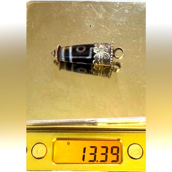 Vintage Hand Carved Floral Pattern Tibetan Akate(Dzi) Amulet Silver Pendant 13Gm - Picture 11 of 11